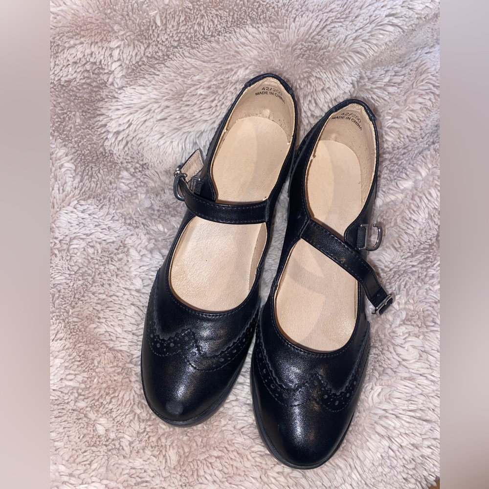 Classic Women’s Mary Janes